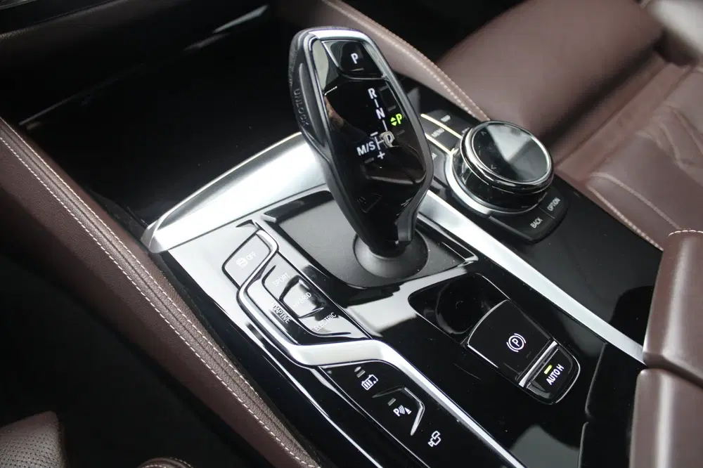 BMW 5-serie 545e xDrive M-Sport uit 2021, foto 14