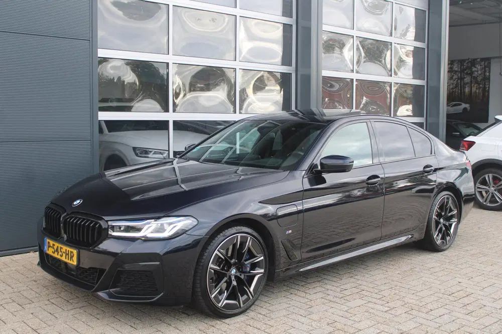BMW 5-serie 545e xDrive M-Sport uit 2021, foto 15
