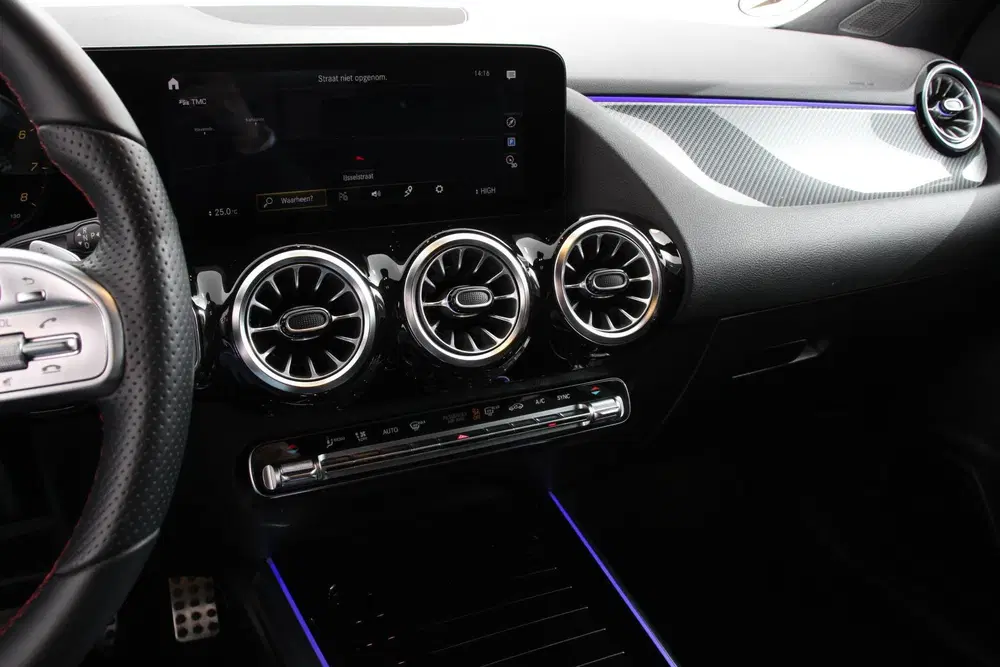 Mercedes-Benz GLA 200 Automaat AMG Line Navigatie Cli uit 2021, foto 13