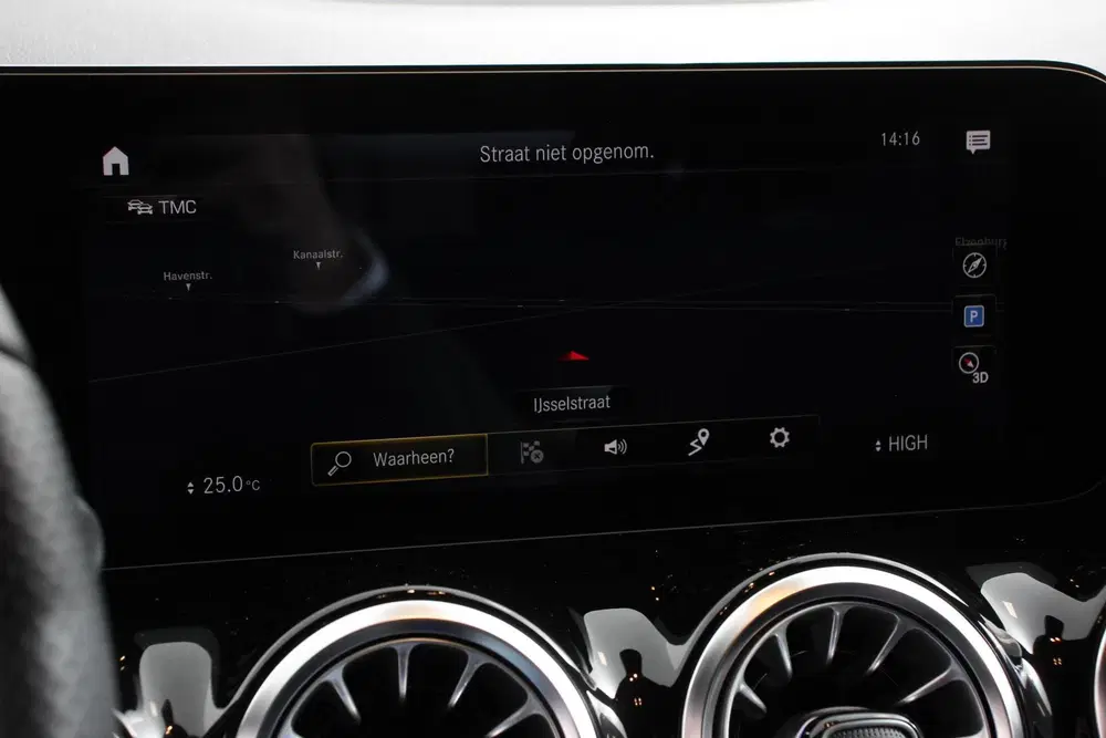 Mercedes-Benz GLA 200 Automaat AMG Line Navigatie Cli uit 2021, foto 14