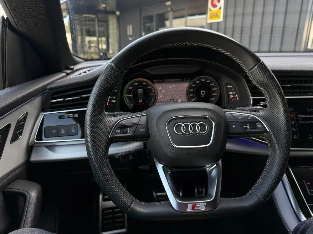 Audi Q8 55 TFSIe S-LINE volleer Luchtvering trekha uit 2023, foto 10