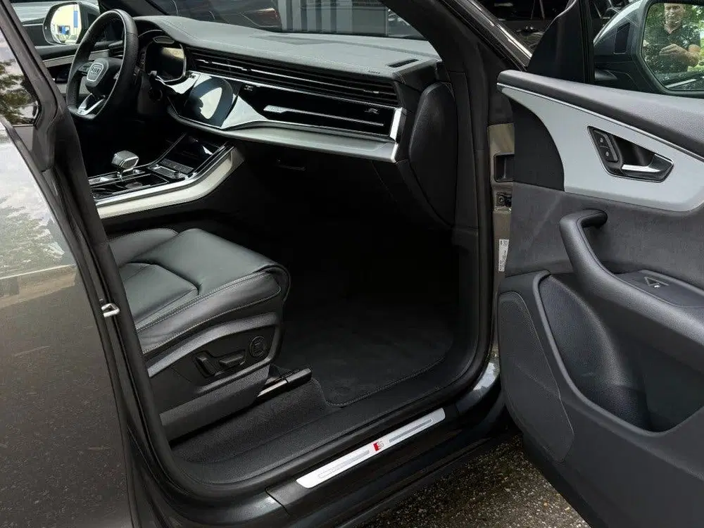 Audi Q8 55 TFSIe S-LINE volleer Luchtvering trekha uit 2023, foto 7