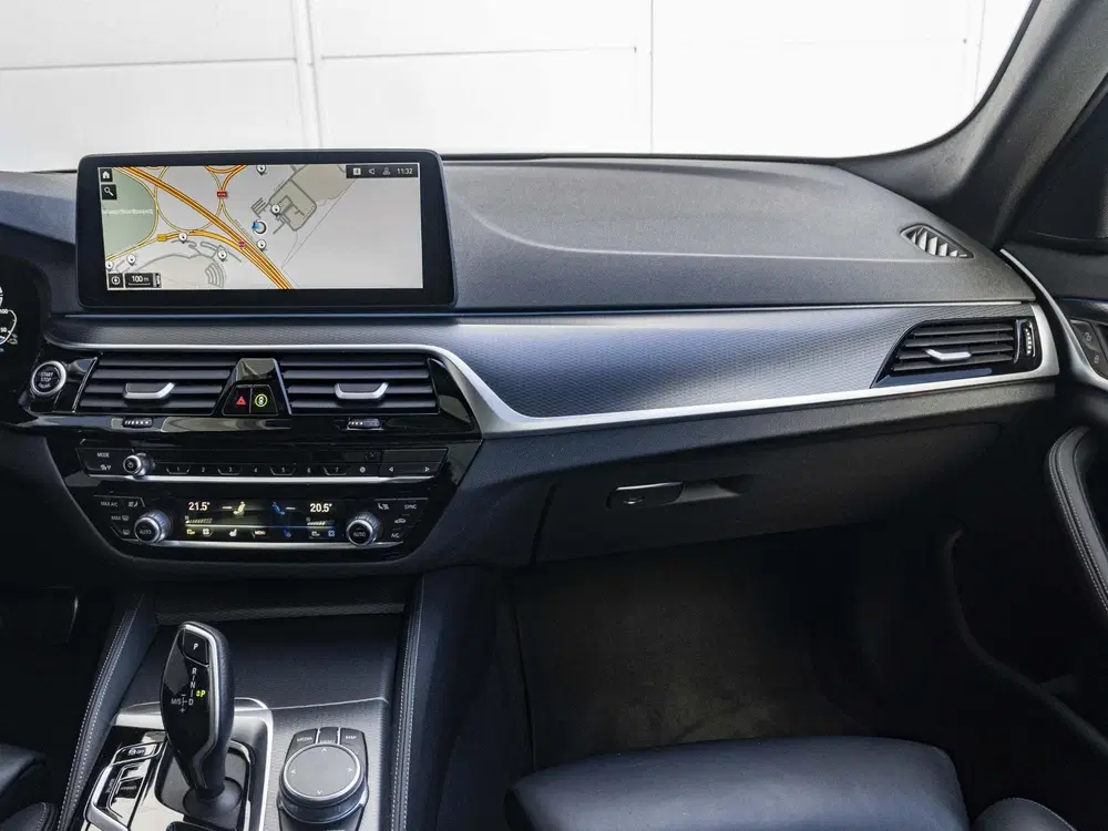 BMW 5-serie 530e Touring uit 2023, foto 12