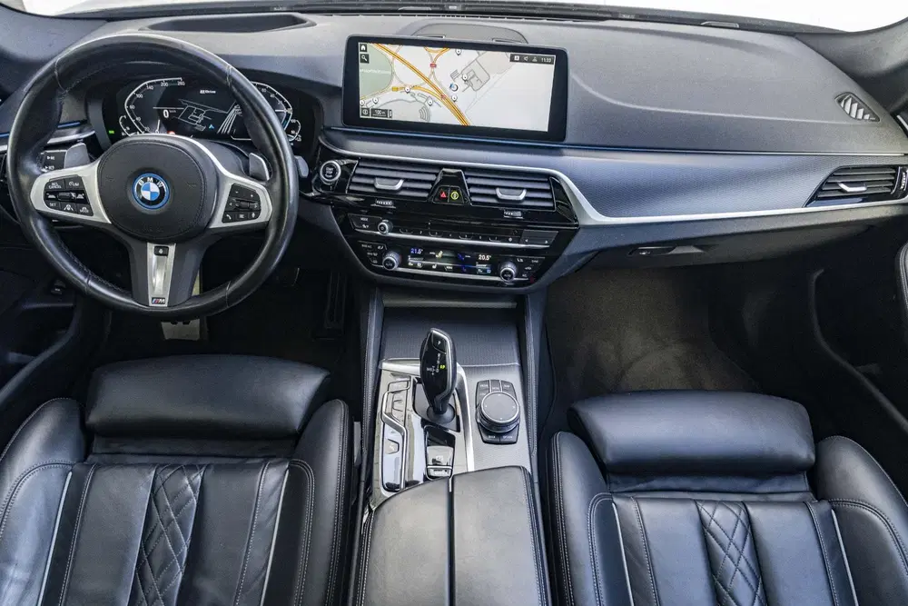 BMW 5-serie 530e Touring uit 2023, foto 3
