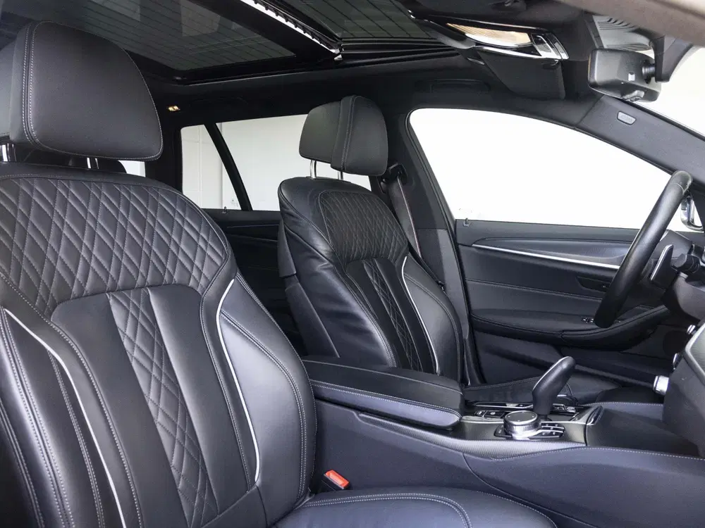 BMW 5-serie 530e Touring uit 2023, foto 4