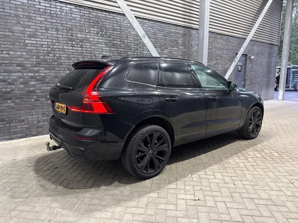 Volvo XC60 T8 Ultra Black Edition uit 2025, foto 2