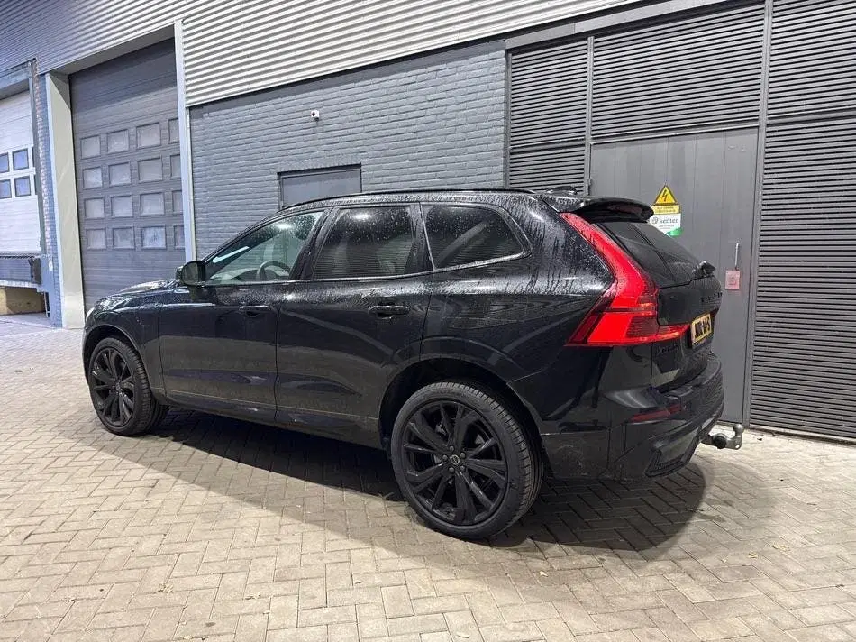 Volvo XC60 T8 Ultra Black Edition uit 2025, foto 3