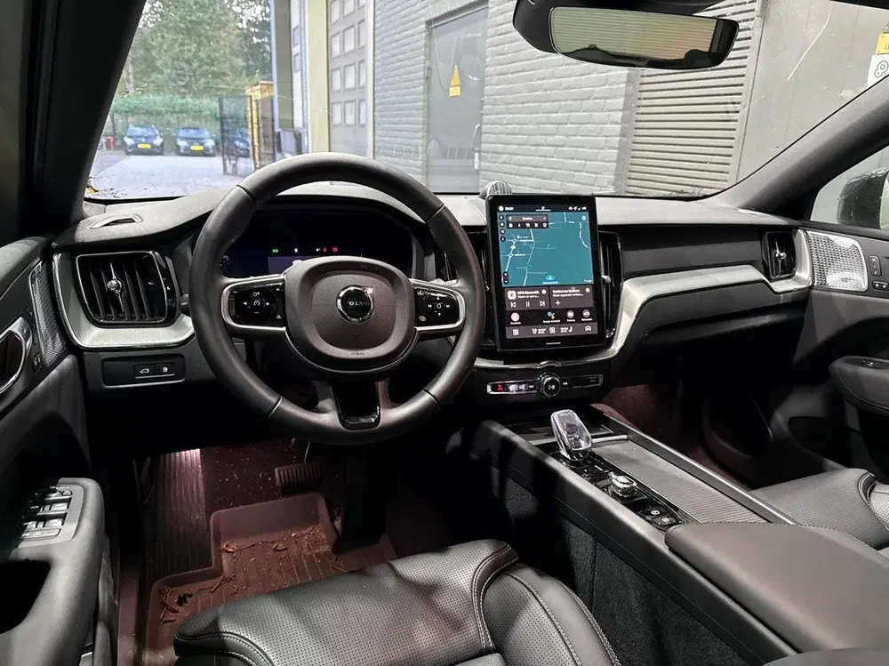 Volvo XC60 T8 Ultra Black Edition uit 2025, foto 5