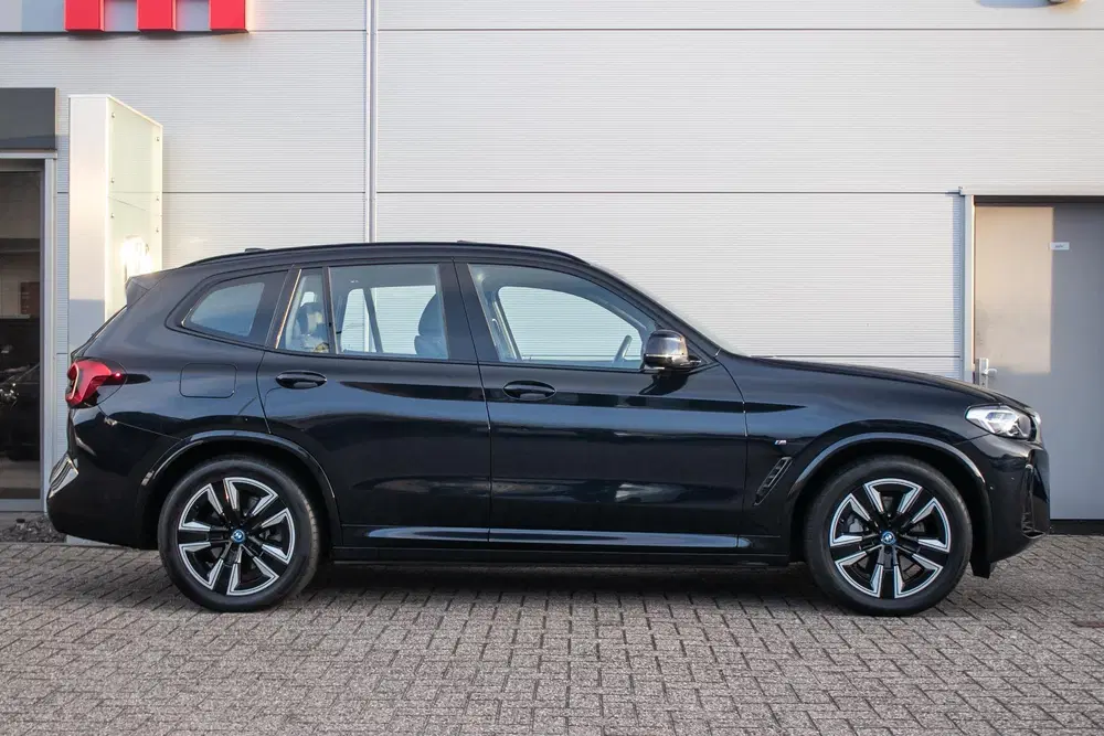 BMW iX3 Executive 80 kWh uit 2023, foto 14