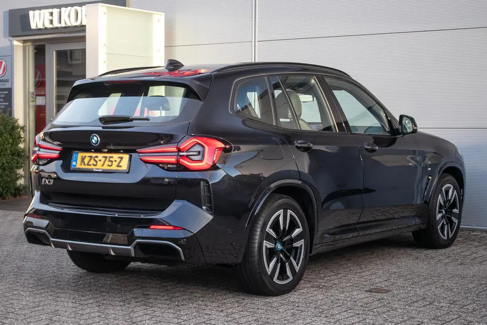BMW iX3 Executive 80 kWh uit 2023, foto 2