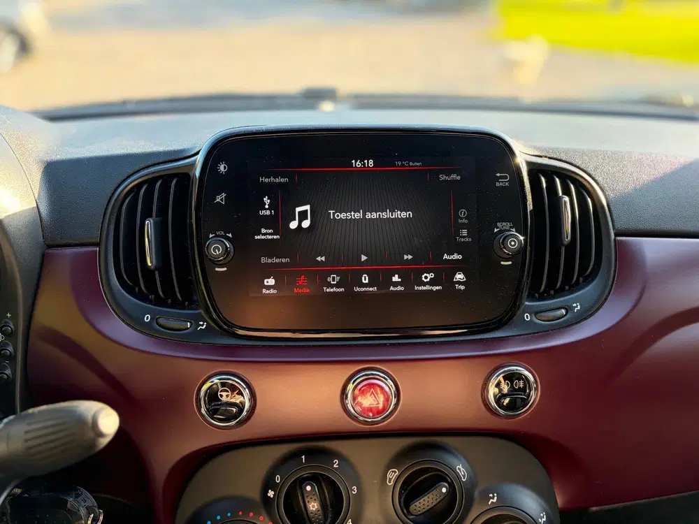 Fiat 500C 1.0 Hybrid Star uit 2020, foto 13