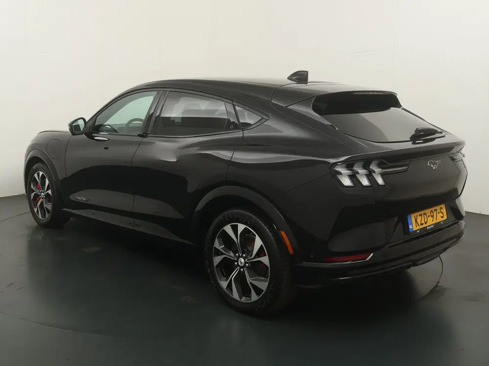 Ford Mustang Mach-E Extended RWD 98 kWh Premium uit 2023, foto 3