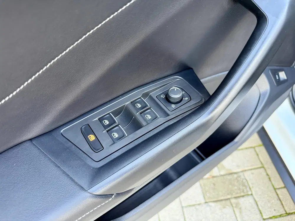 Volkswagen T-Roc 1.0 TSI *3X R-Line* Apple Carplay uit 2022, foto 15