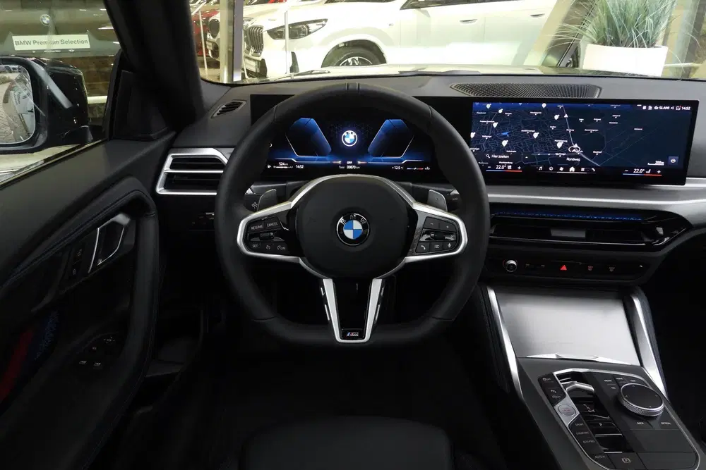 BMW 2-serie 220i M Sport Automaat uit 2025, foto 2