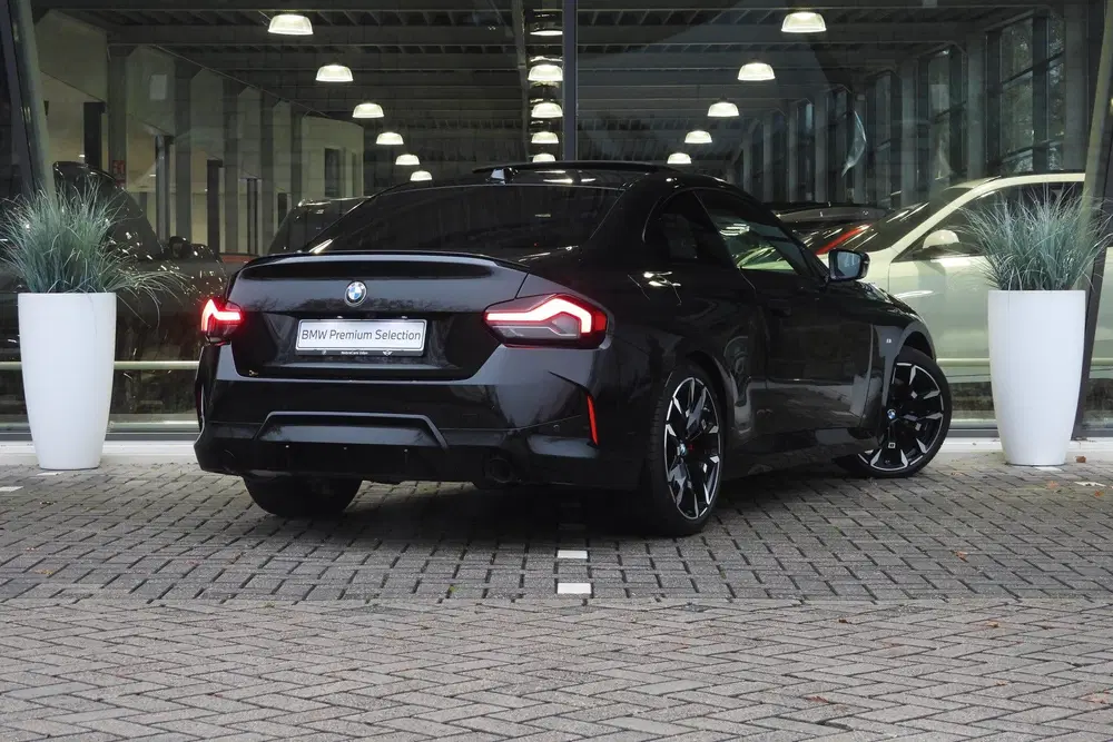 BMW 2-serie 220i M Sport Automaat uit 2025, foto 4