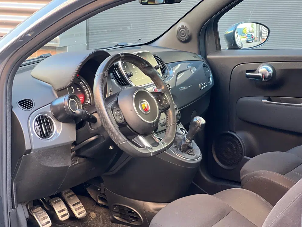 Abarth 595 1.4 T-Jet Abarth 595 70th Anniversary Carp uit 2019, foto 2