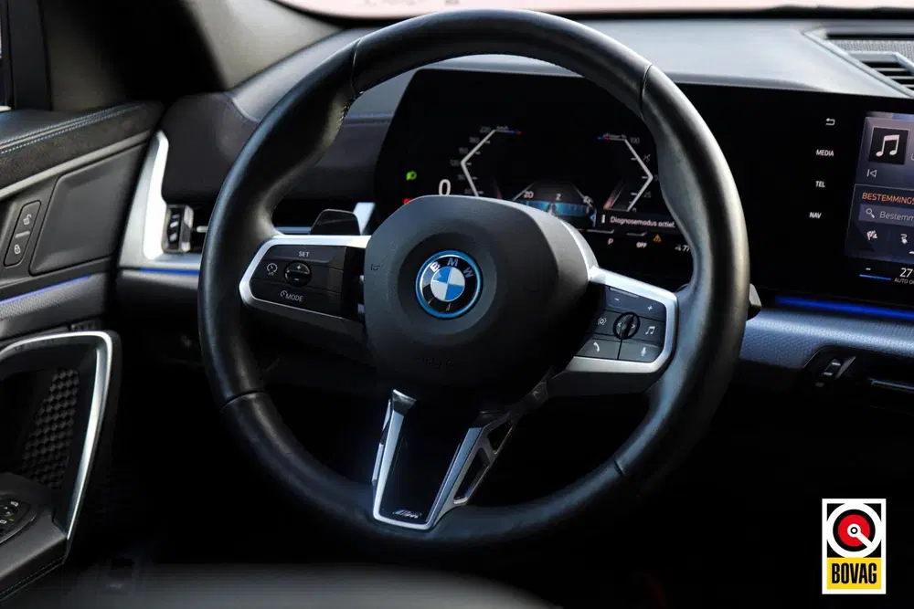 BMW iX2 eDrive20 M-Sport M-Pakket uit 2024, foto 10