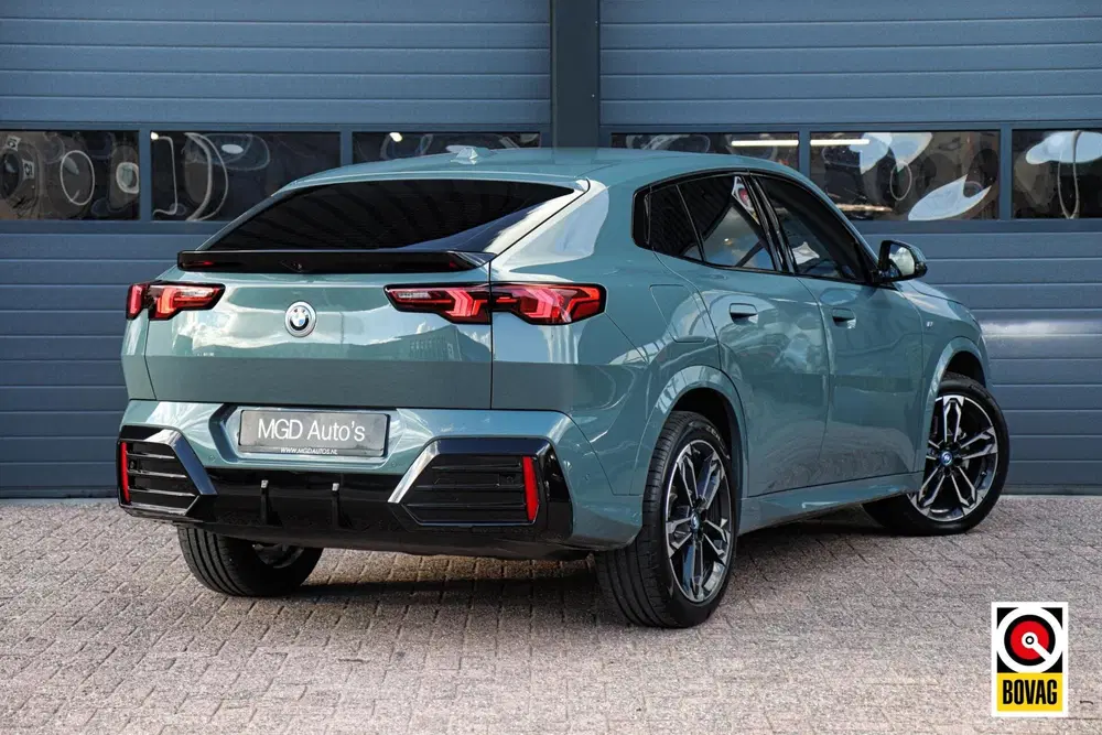 BMW iX2 eDrive20 M-Sport M-Pakket uit 2024, foto 3