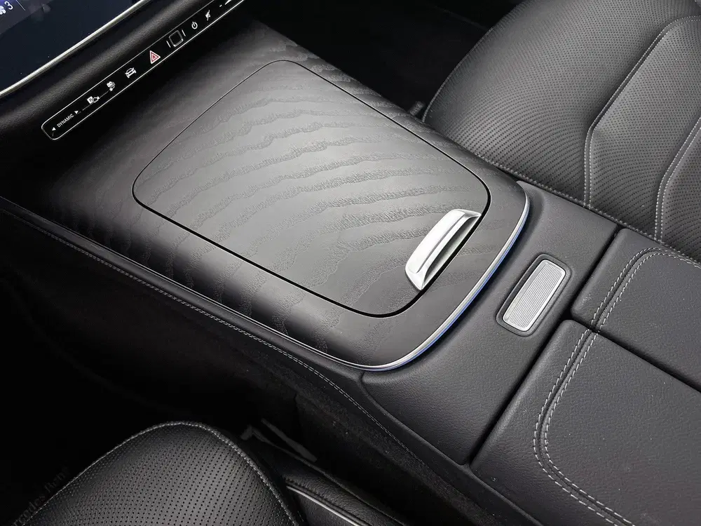 Mercedes-Benz E-Klasse 300 e Sport Edition uit 2025, foto 11