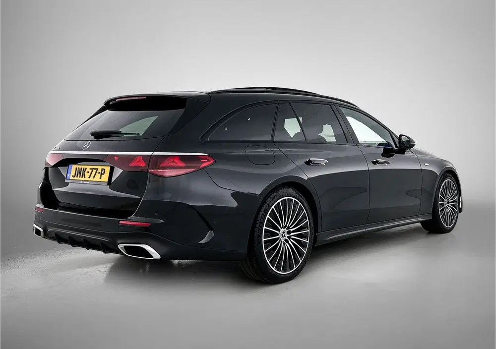 Mercedes-Benz E-Klasse 300 e Sport Edition uit 2025, foto 2