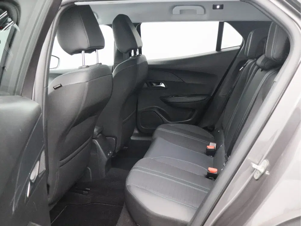 Peugeot 2008 1.2 PureTech Allure Pack uit 2022, foto 13