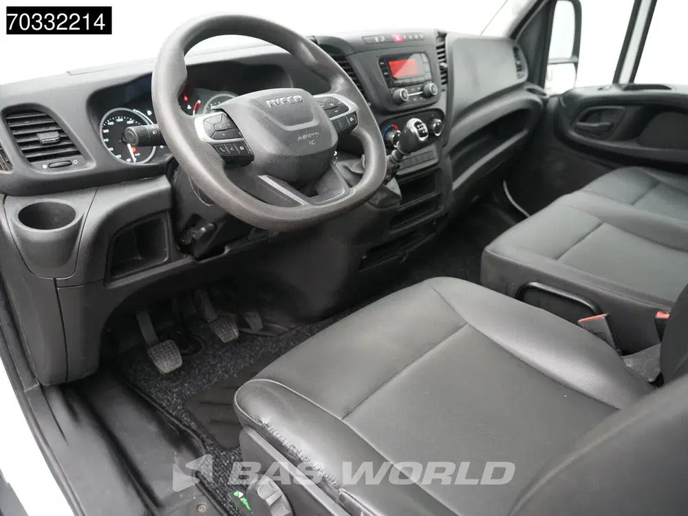 Iveco Daily 3.0L Kipper met Kist 3500kg trekhaak Airco uit 2020, foto 3