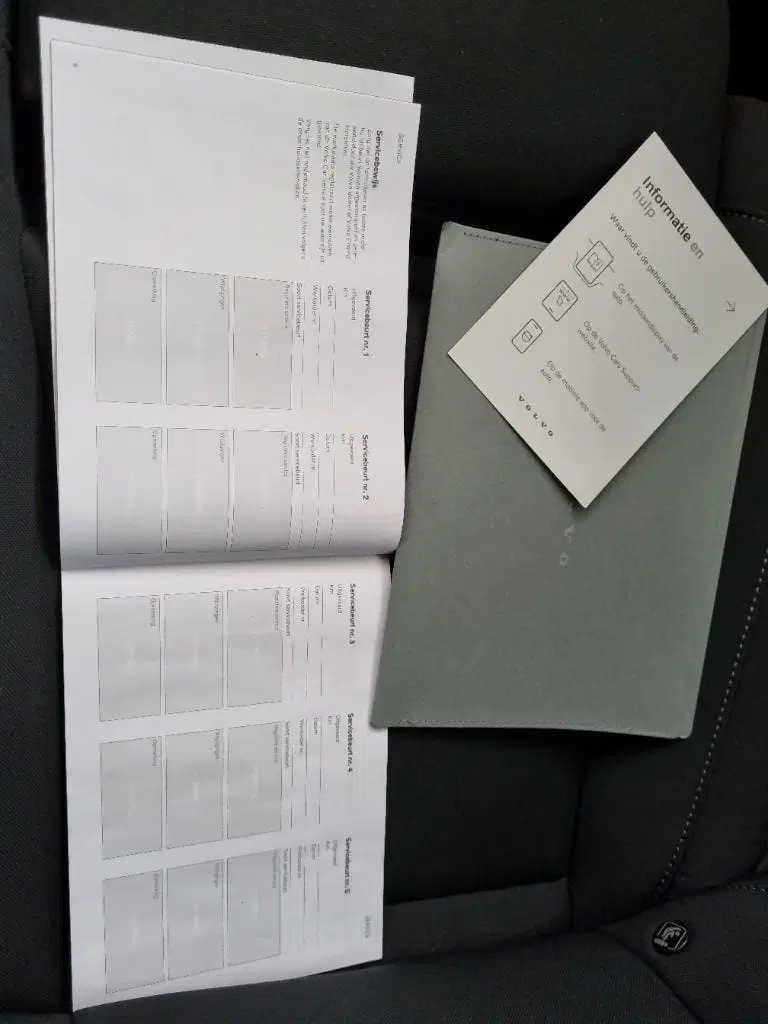 Volvo EX40 Single Motor Extended Range Plus 82 kWh uit 2025, foto 13