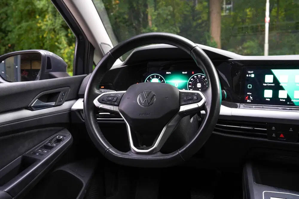 Volkswagen Golf 1.5 eTSI Pano uit 2023, foto 11