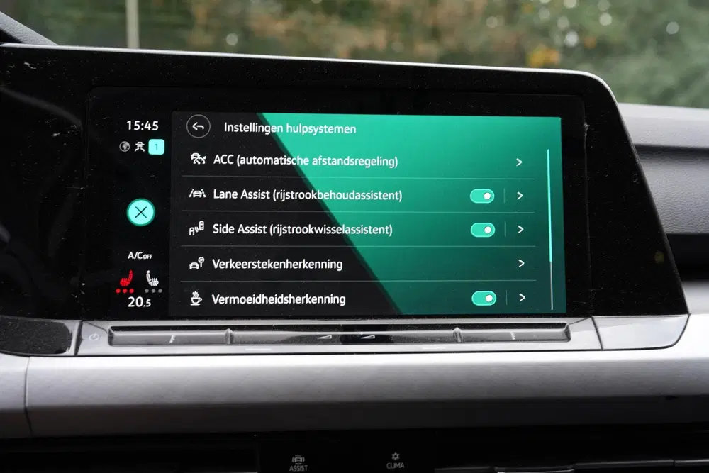 Volkswagen Golf 1.5 eTSI Pano uit 2023, foto 15
