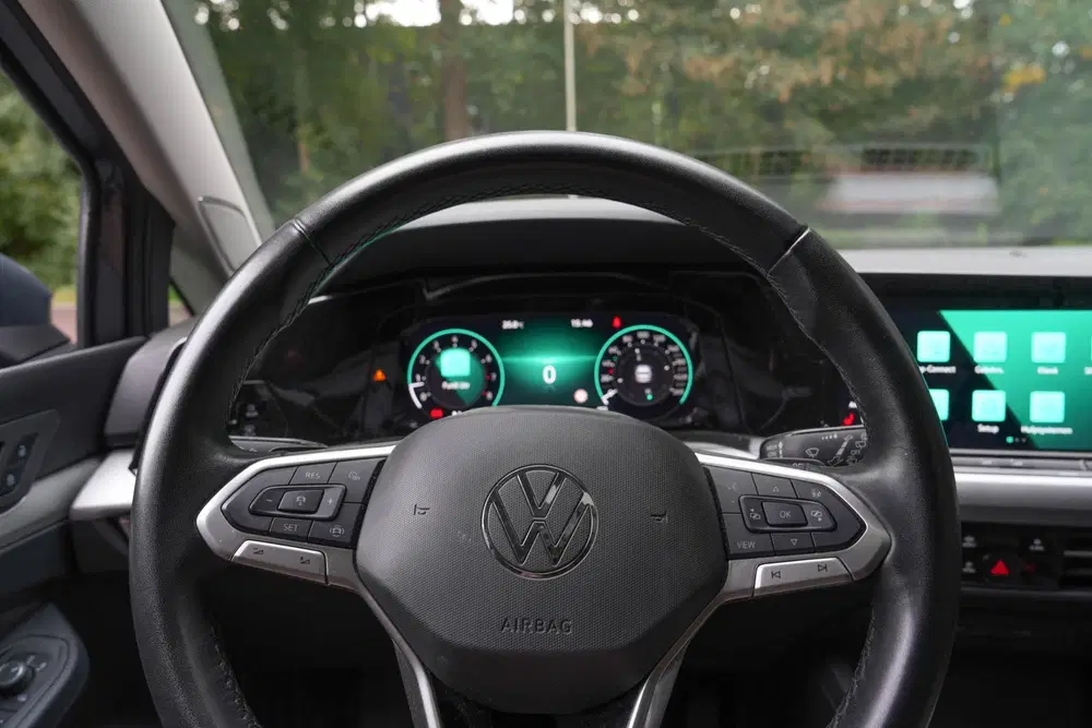 Volkswagen Golf 1.5 eTSI Pano uit 2023, foto 6