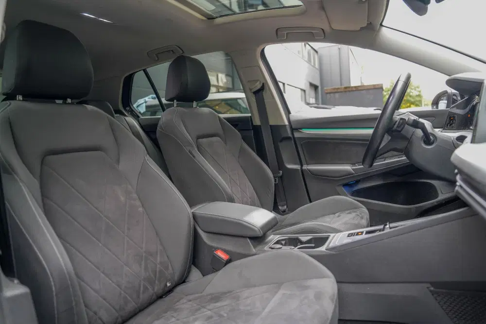 Volkswagen Golf 1.5 eTSI Pano uit 2023, foto 7