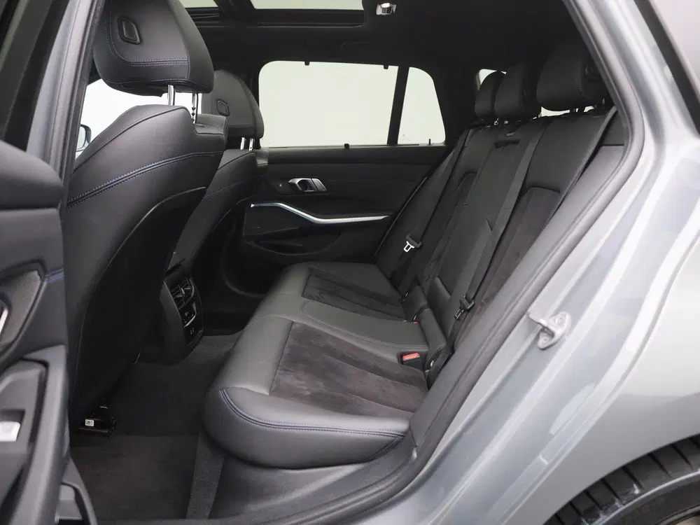 BMW 3-serie 320e uit 2024, foto 12
