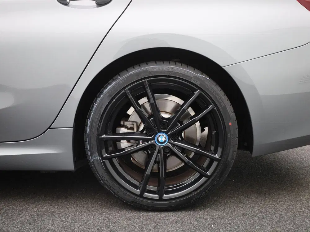 BMW 3-serie 320e uit 2024, foto 13