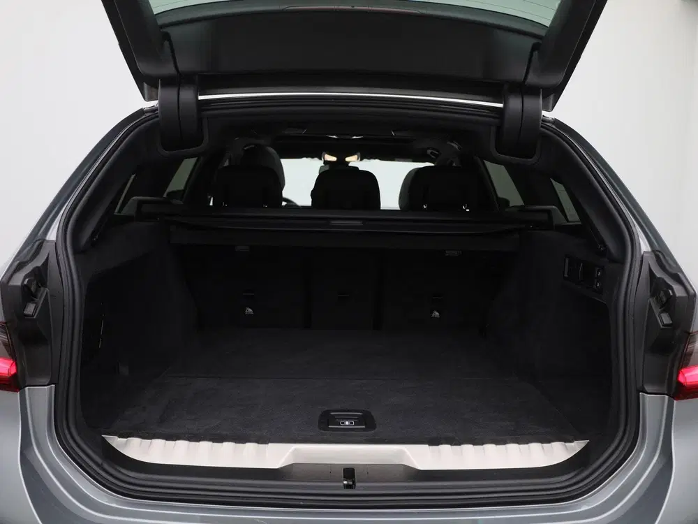 BMW 3-serie 320e uit 2024, foto 14