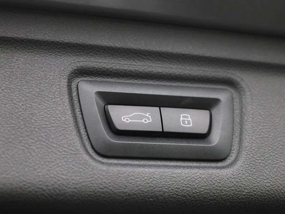 BMW 3-serie 320e uit 2024, foto 15