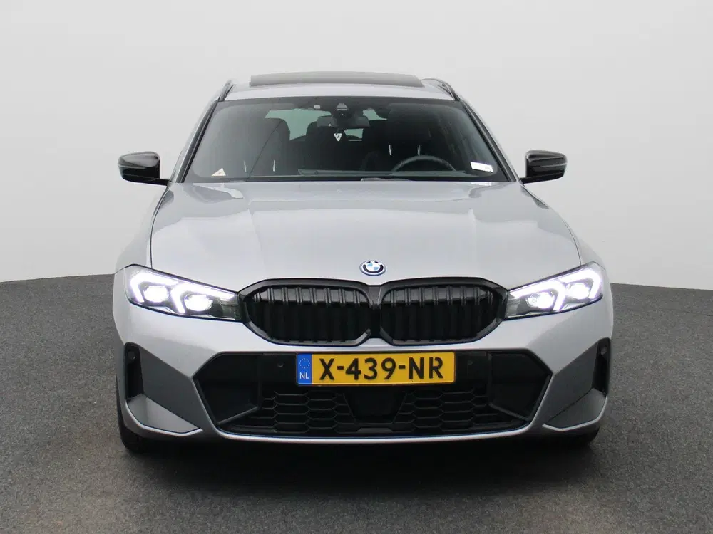 BMW 3-serie 320e uit 2024, foto 3