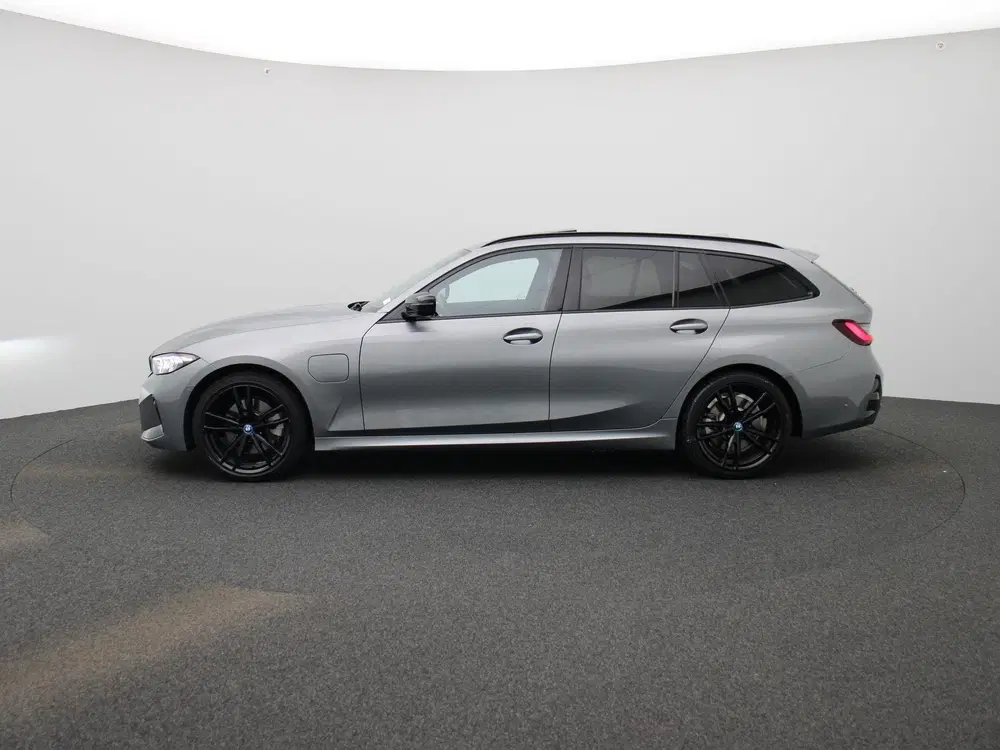 BMW 3-serie 320e uit 2024, foto 4