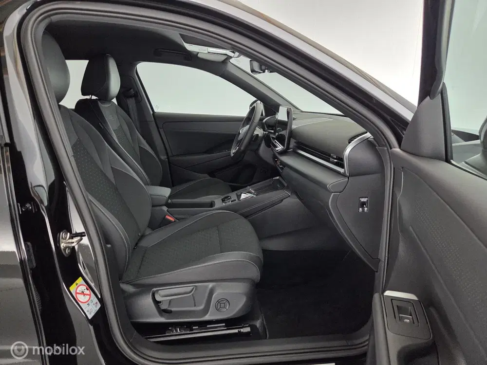 Volkswagen T-Roc 1.5 eTsi 150PK R-Line First Edition trekha uit 2026, foto 6