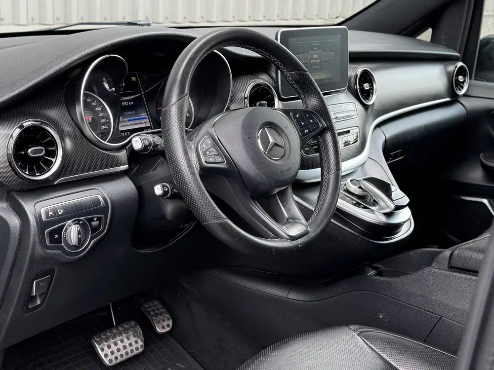 Mercedes-Benz V-Klasse 300d AMG Extra Lang DC L2H1 Avantgard uit 2019, foto 8