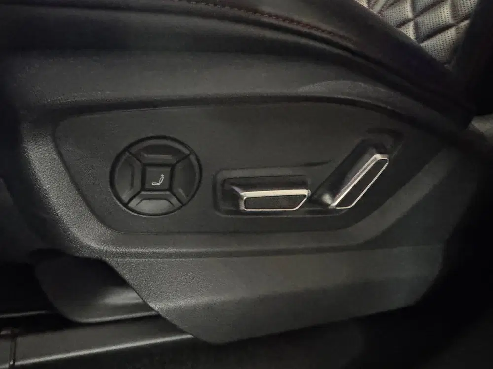 Audi SQ8 4.0 TFSI quattro Carbon uit 2022, foto 15