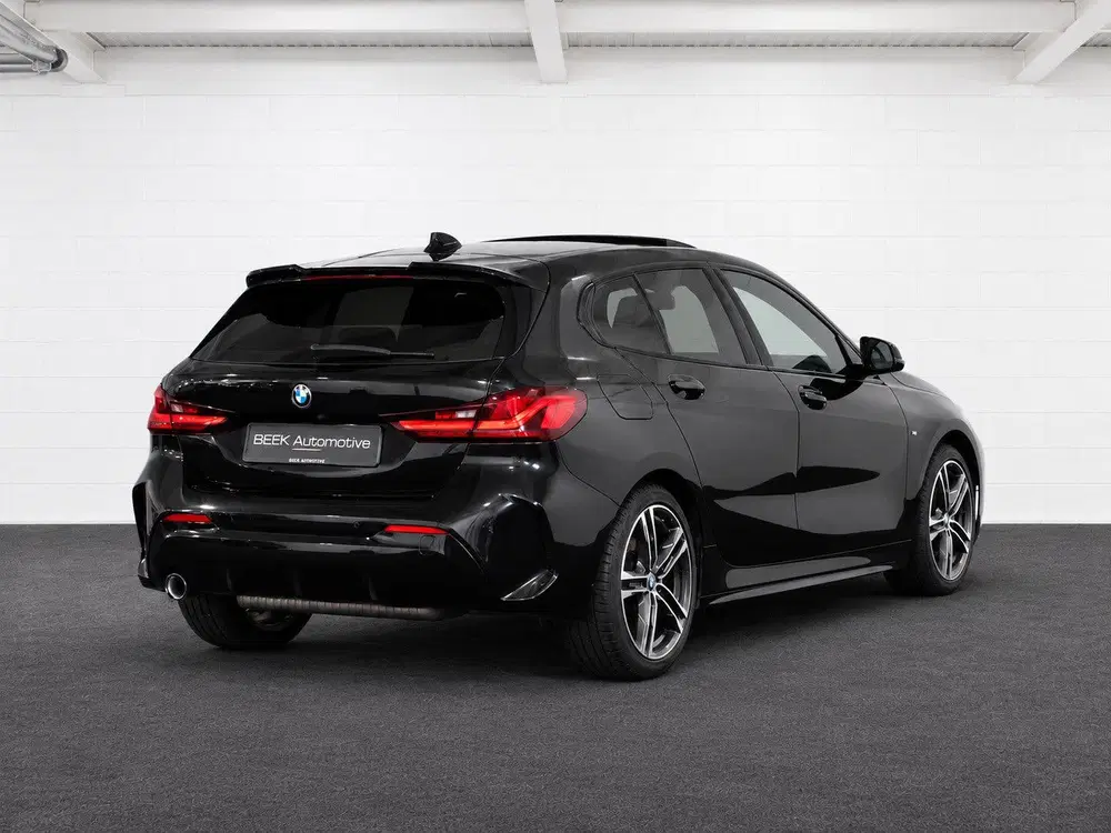 BMW 1-serie 118i uit 2022, foto 3