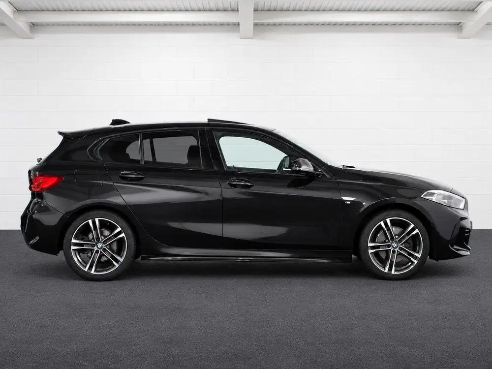 BMW 1-serie 118i uit 2022, foto 4
