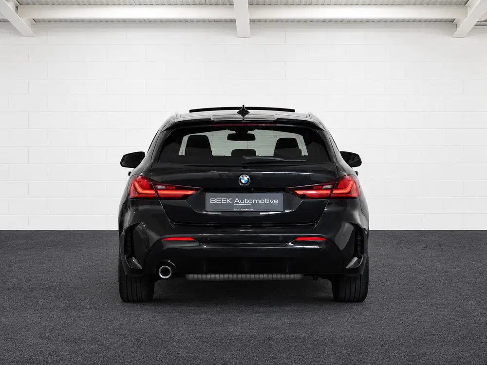 BMW 1-serie 118i uit 2022, foto 9