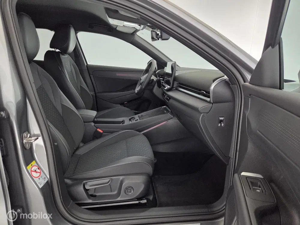 Volkswagen T-Roc 1.5 eTsi 150PK R-Line First Edition trekha uit 2026, foto 6