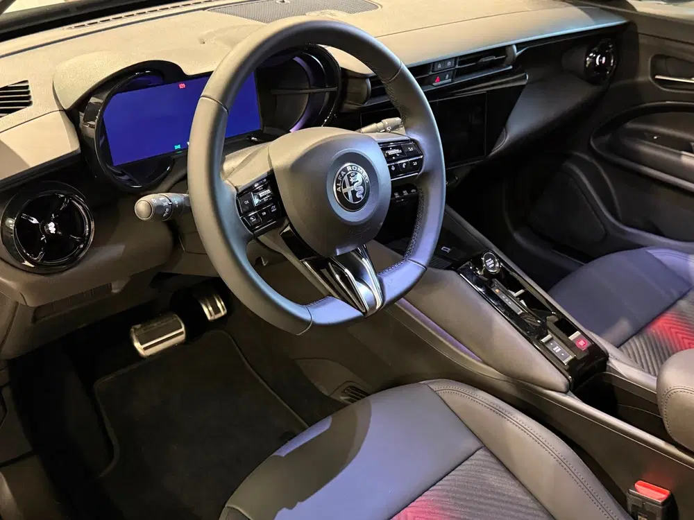 Alfa Romeo Junior 1.2 Turbo Hybrid Ibrida Ti Black Edition uit 2026, foto 13