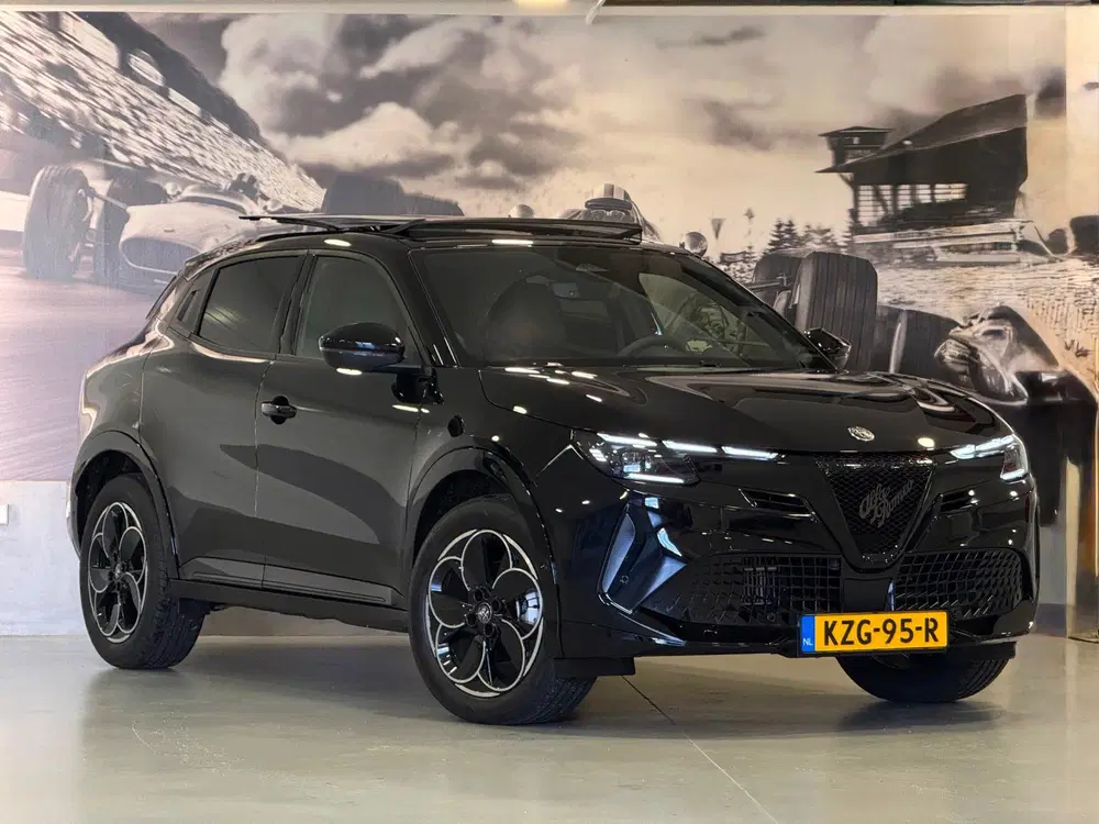 Alfa Romeo Junior 1.2 Turbo Hybrid Ibrida Ti Black Edition uit 2026, foto 5