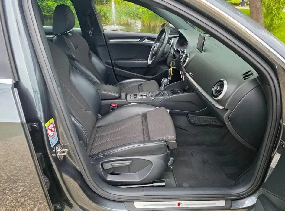 Audi A3 35 TFSI S-Line uit 2019, foto 10