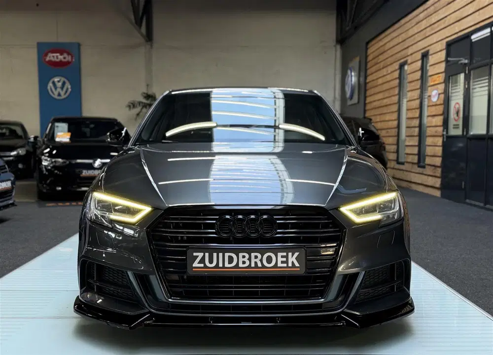 Audi A3 35 TFSI S-Line uit 2019, foto 2