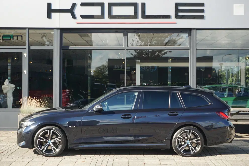 BMW 3-serie 320e High Executive uit 2023