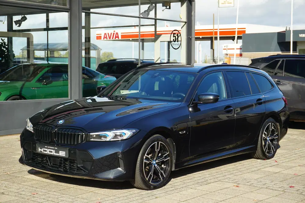 BMW 3-serie 320e High Executive uit 2023, foto 2